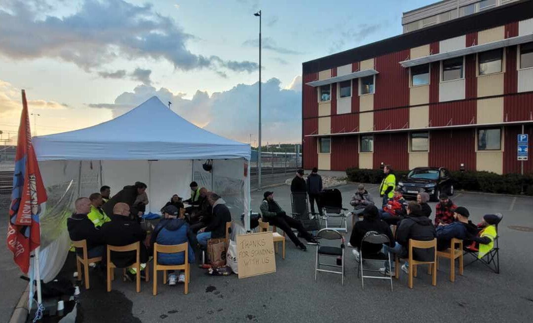 Hamnarbetsgivarna prioriterar politisk kampanj framför snabb förhandlingslösning